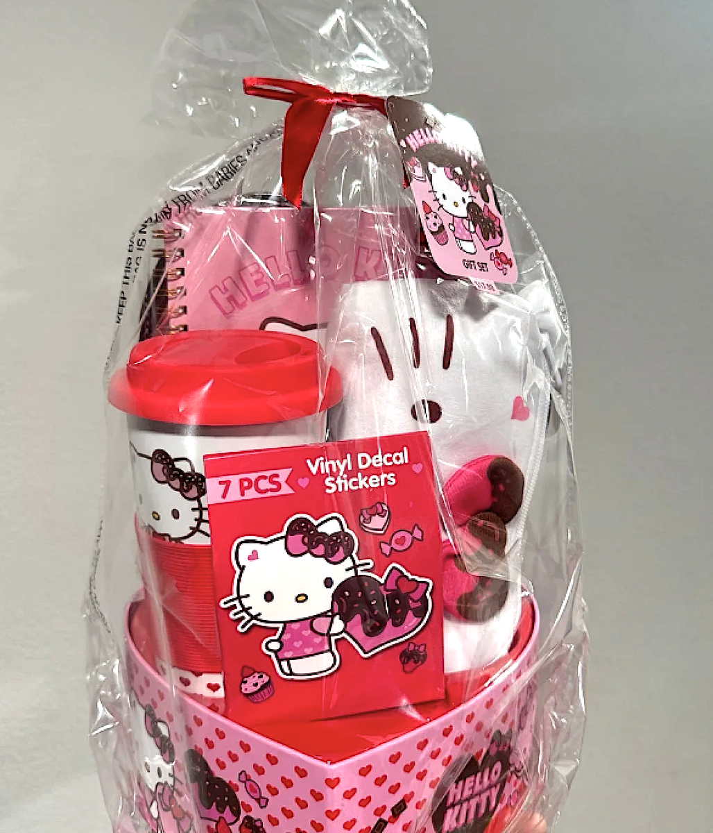 🔴 Hello Kitty Valentine's Day Heart Box Gift Set | eBay