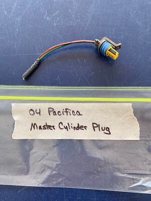 04 05 06 CHRYSLER PACIFICA BRAKE MASTER CYLINDER Plug