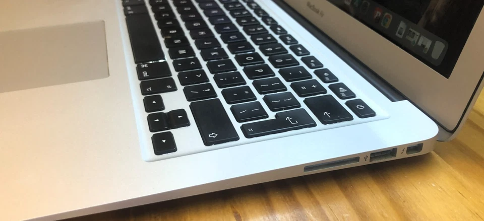 Apple MacBook Air 13" 2017 · i5 · 8GB · 251GB, photo 4 of 5