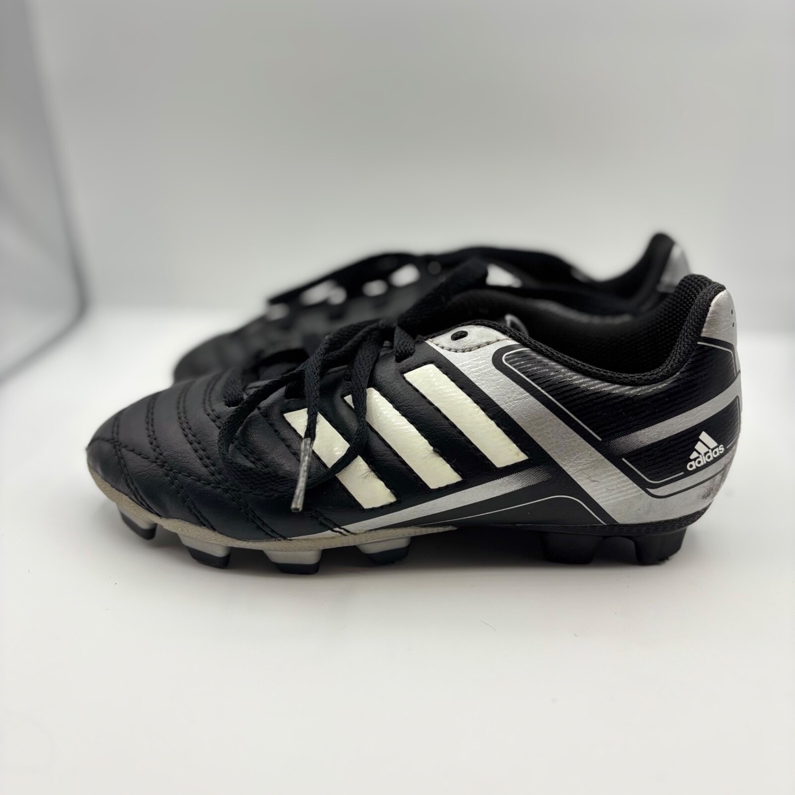 Adidas Puntero young boys Size us 13k 12.5 uk 31 eu Soccer Cleats Auskick Adidas Puntero young boys Size us 13k 12.5 uk 31 eu Soccer Cleats Auskick
