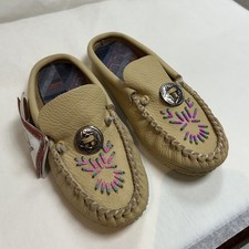 Bastien Industries Hiawatha Moccasins Style 1156 Women's Size 6