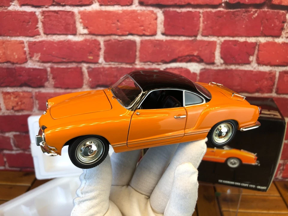 NEW IN BOX - MINICHAMPS 1970 VW KARMANN GHIA COUPE 1:24 ~ IMPERFECT ~ Read ~ - Image 2 of 4