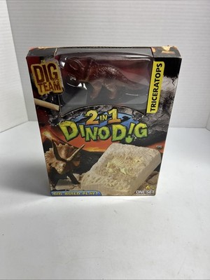 DIG TEAM DINO DIG 2 IN 1 TRICERATOPS DINOSAUR  BOX SET 15 PCS WITH TOY New. B21