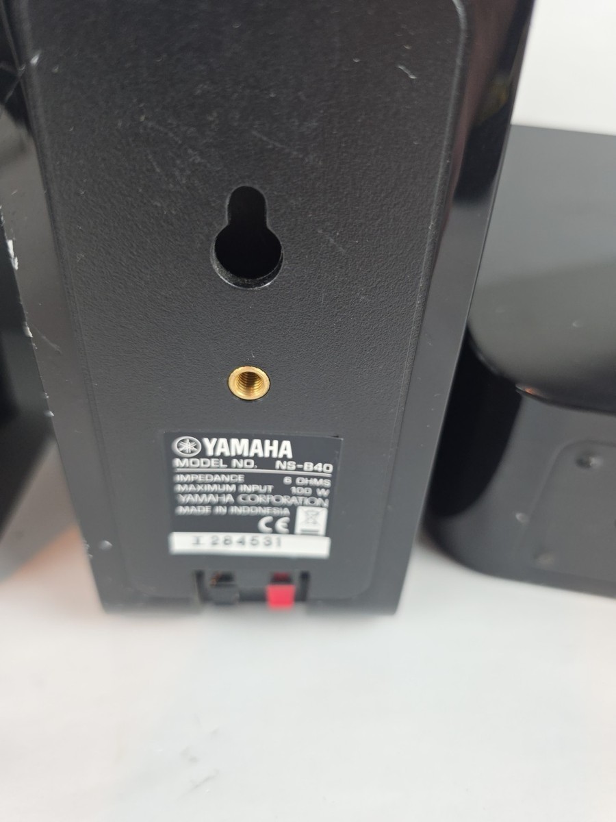 Yamaha NS-C40 Center + NS-B40 Bookshelf Speakers 4-Piece Set Black