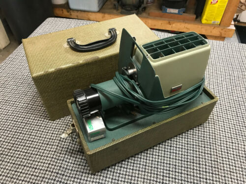 Vintage Argus Model 300 35mm Slide Projector w/Case