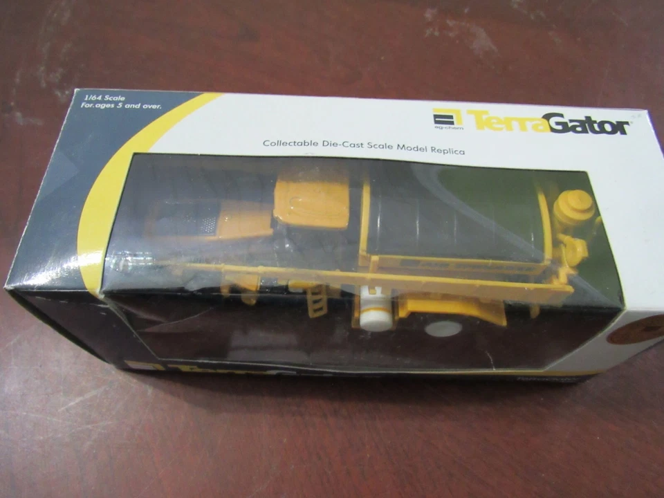 AGCO 1/64 TERRAGATOR 8103 AIR SPREADER - NIB - NEVER DISPLAYED - Image 4 of 4