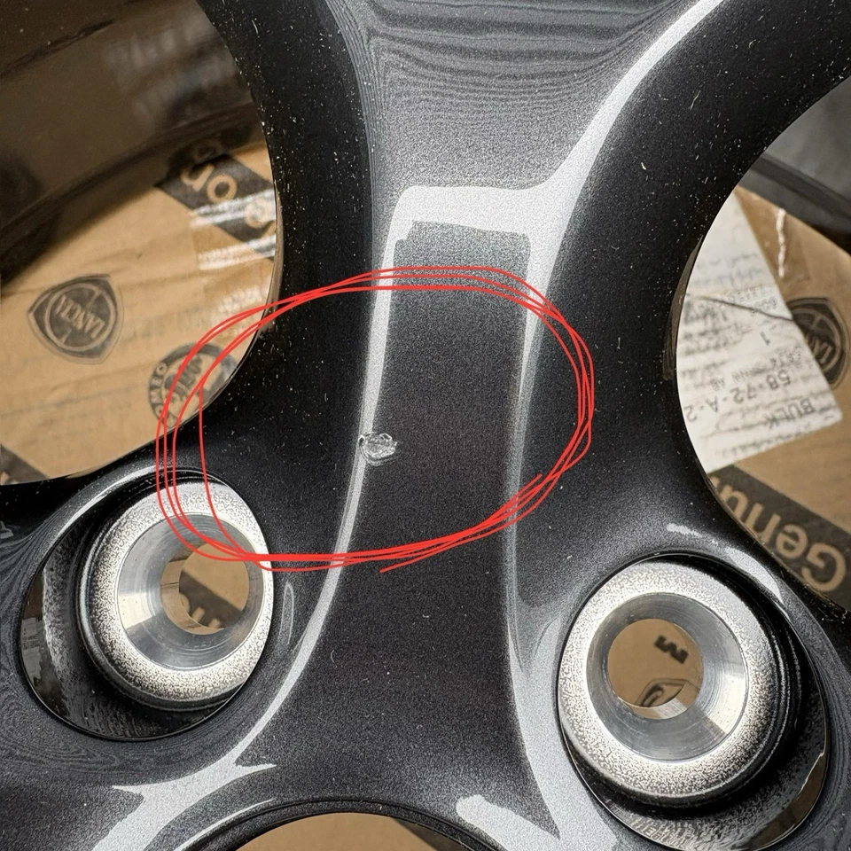 Chrysler Pacifica 2017-2020 18" OEM Wheel Rim 5RJ43XZAAA 5RJ43XZAAB 2593 2622 Foto 3 de 4