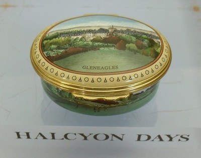 Halcyon Days Gleneagles Golfplatz Emaille Box - 2 1/8'' (5,25 cm)