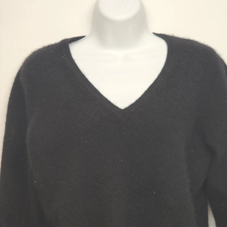 Women's Black V-Neck Cashmere Sweater Size Medium Soft Knit Classic Pullover - Image 2 of 4