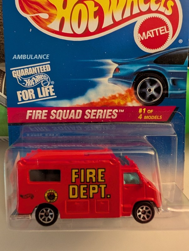 Hot Wheels Ambulance - Fire Squad Series #1 of 4 - Collector #424