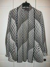 Chico's Travelers Black/White Geometric Open Front Blazer Size 1