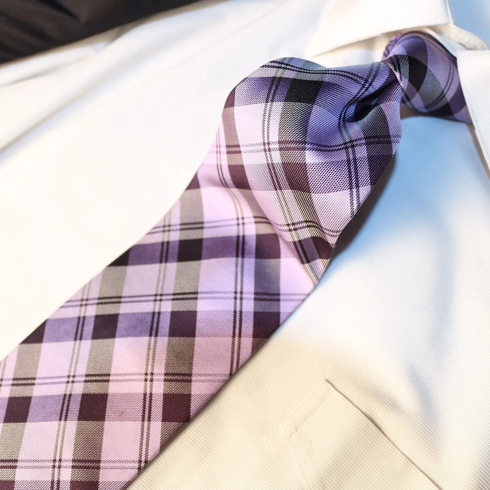 Corbata de seda tejida a cuadros gris lavanda PAUL FREDRICK 57" L X 3,5" W Foto 3 de 4