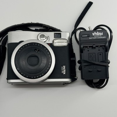 Fujifilm Instax Mini 90 Neo Classic + Ladegerät