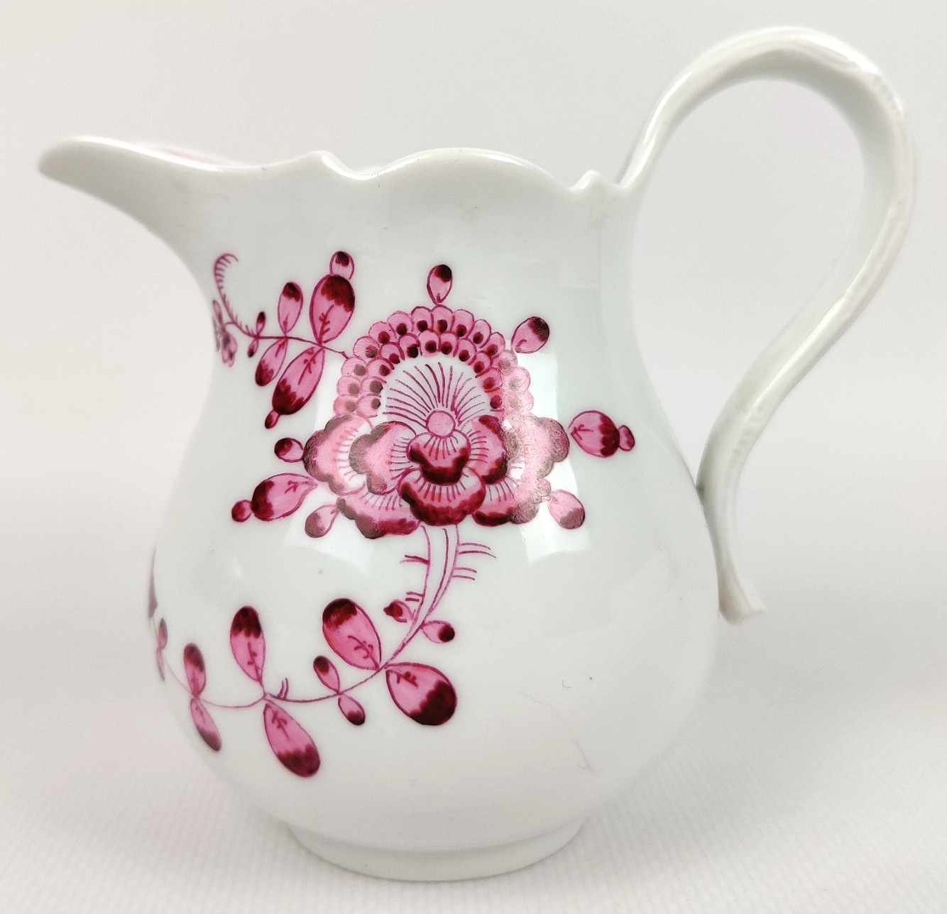 Meissen Milchkanne groß Indisch Purpur – Porzellan um 1900, 4. Wahl antik