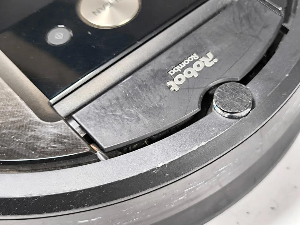 iRobot Roomba 980 Vacuum - For Parts, Not Working - Image 3 of 4