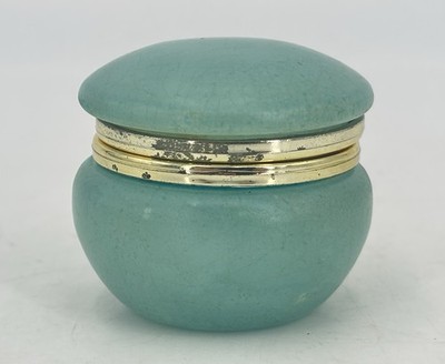 Vintage ITALIENISCHE KLEINE SCHATULLE AUS GRÜNEM ALABASTER - handgeschnitzt