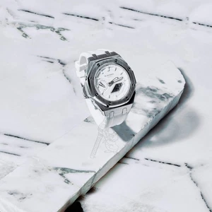 Casio GA-2100 Montre G-Shock – Boîtier métallique & Modèle de bracelet en caoutchouc – Cadran blanc