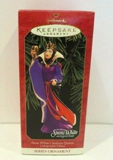 HALLMARK KEEPSAKE ORNAMENTS - DISNEY SNOW WHITE - WICKED QUEEN