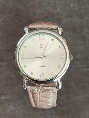 Beautiful NY&C Women's 35mm Silver Tone Quartz Watch Good Condition!