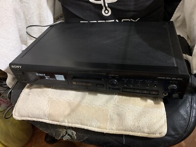 Sony MDS-JE500 MiniDisc Mini Deck Player Recorder Disc RM-D7M