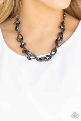 Paparazzi METAL OF HONOR black necklace