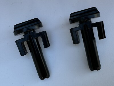 Volvo 240 Grille Retaining Clip Wurth NOS OE Quality 1312712