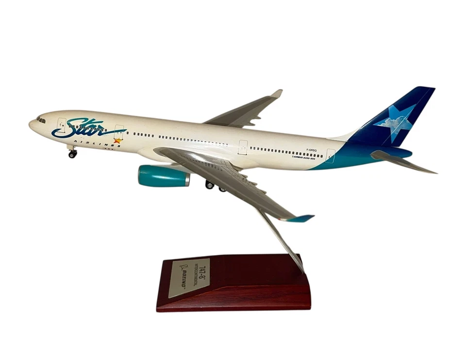 Avión de escritorio modelo Hogan Wings Star Airlines Airbus A330-200 1:200 1/200 2004 leer Foto 4 de 4