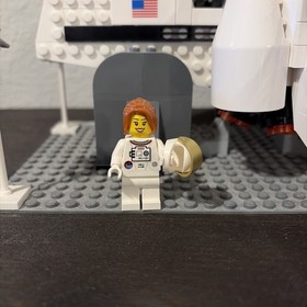 Lego Space Shuttle Expedition 10231 -  Lego Only Great Condition Minor Yellowing