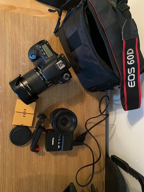 Reflex Canon EOS 60D d'occasion avec 2 objectifs et accessoires photo essentiels