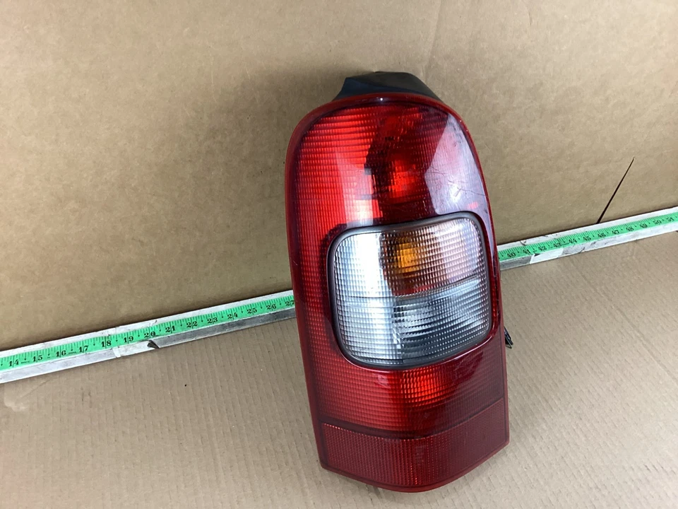 Conjunto de luz trasera izquierda Chevrolet Venture 1997-2005 10406611 Foto 3 de 4