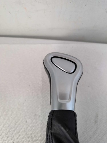 AUTOMATIC GEAR SHIFT SHIFTER KNOB 2013 AUDI Q5 8R1 713 139 B - Picture 3 of 5