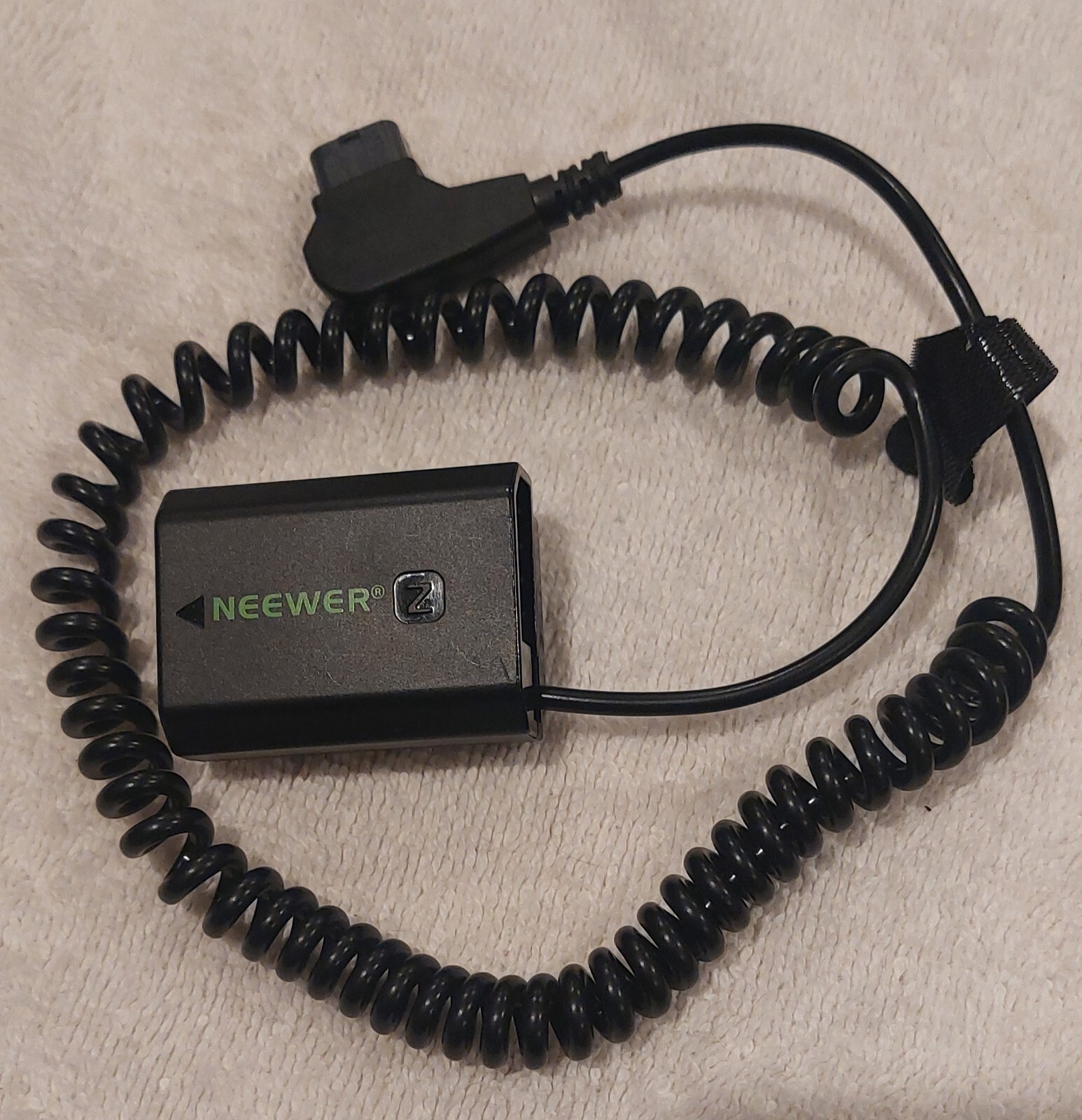 NEEWER D Tap to NP-FZ100 Dummy Battery Power Supply for V Mount Battery for Sony