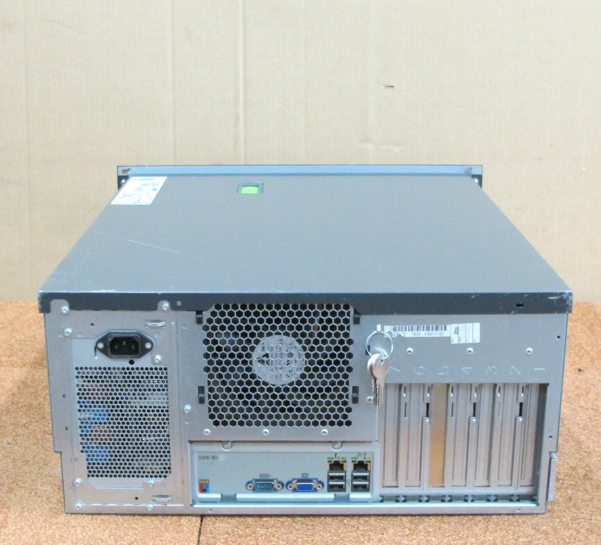 Fujitsu PRIMERGY TX200 S6 Xeon Quad Core 2.13GHz, 16GB RAM, 4 x