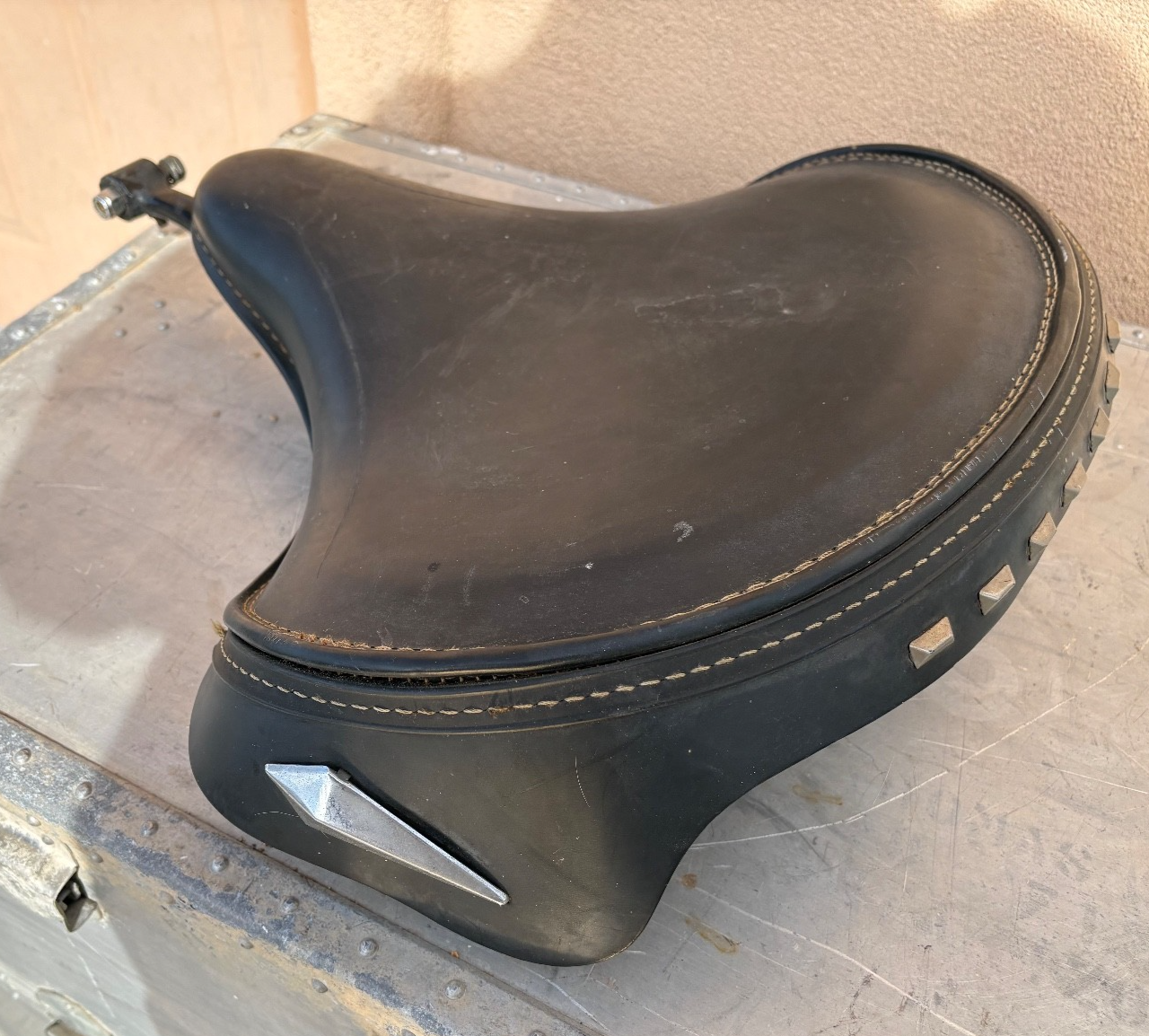 Original Harley davidson 1960's Deluxe Solo Set w t-bar. Shovelhead ...