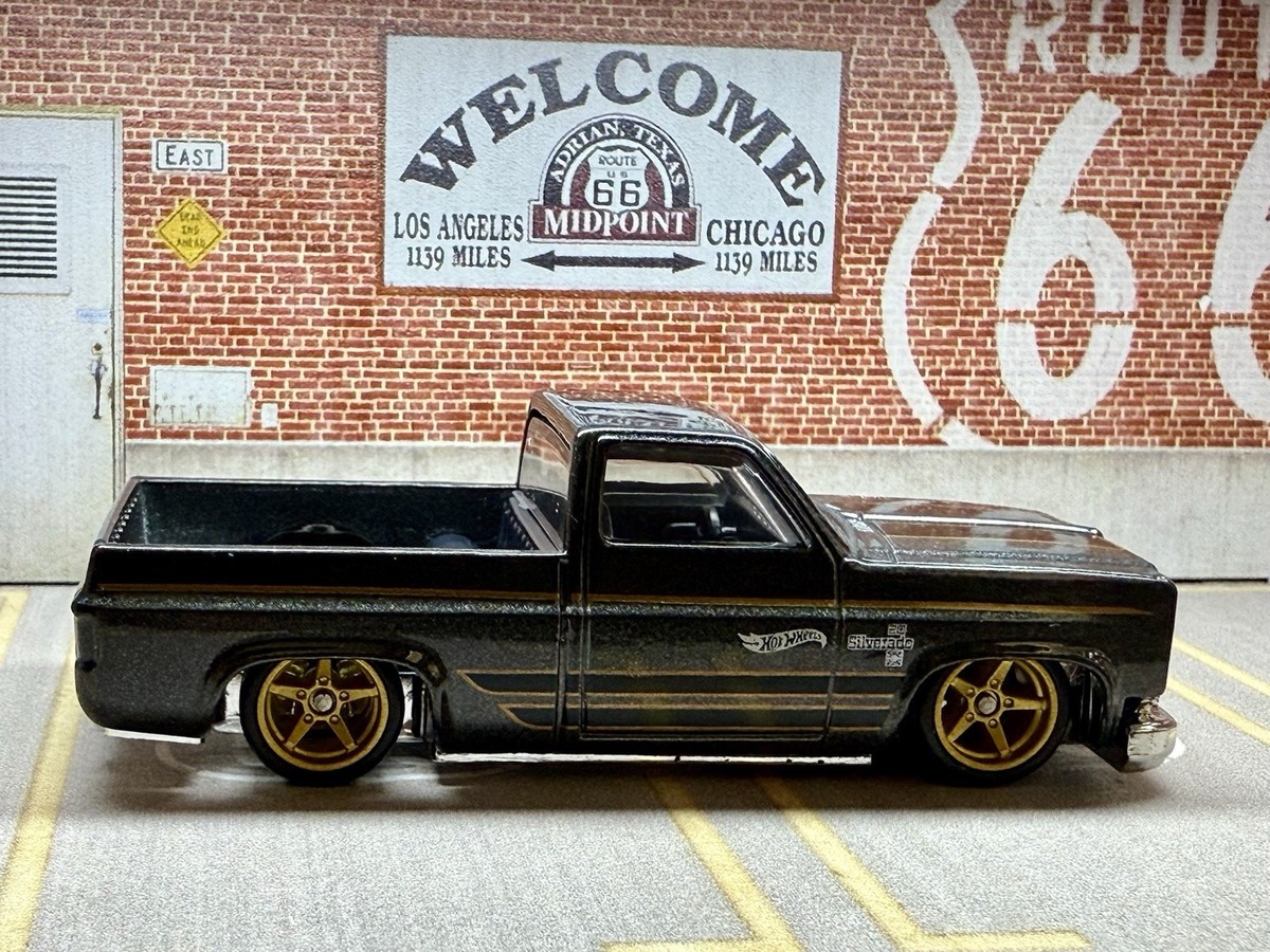 HOT WHEELS ’83 CHEVY SILVERADO ブラック 左向き Hot Wheels '83 Chevy Silverado, HW Slammed 1/5 [Black] 191