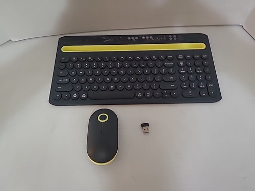 Onn Multi-Device Wireless Full Size Keyboard & 3-Button Mouse Used