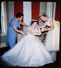 Bride getting ready  - Stereo Realist 3D slide Kodachrome #1229