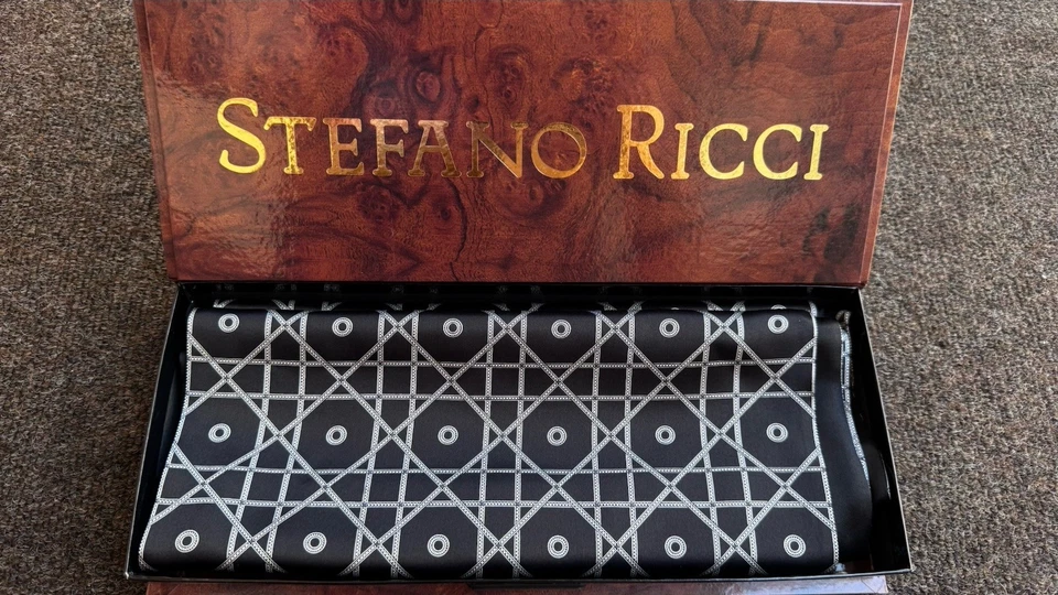 Nueva Caja STEFANO RICCI Colección de Lujo Negro Geométrico Pura Seda Flecos Bufanda Foto 2 de 4