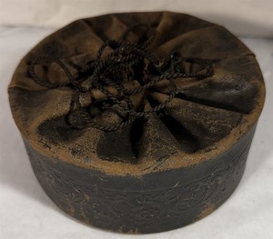 Victorian Men’s Detachable Collar Leather Storage Bag w Inserts c1880-1910