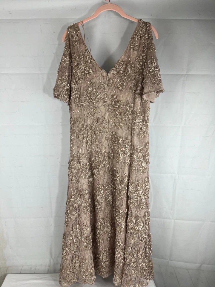 Vestido formal largo de encaje con cuello en V Alex Evenings Soutache para mujer talla 14 dorado usado en excelente estado Foto 2 de 4