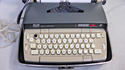 VTG SCM Smith-Corona Electra 110 Electric Type Writer With Case Tested Works