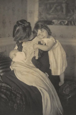 Mutter mit Kindern photo