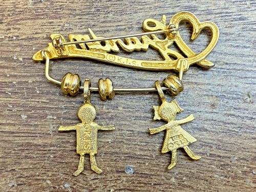 Grandma Vintage K.I.S Signed Gold Tone Brooch Pin 2 Charms Boy Girl Rhinestones - Picture 5 of 8