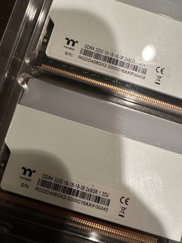 Thermaltake TOUGHRAM RGB Memory DDR4 3200MHz 16GB (8GB x 2) White R022D408GX2 - Picture 3 of 3
