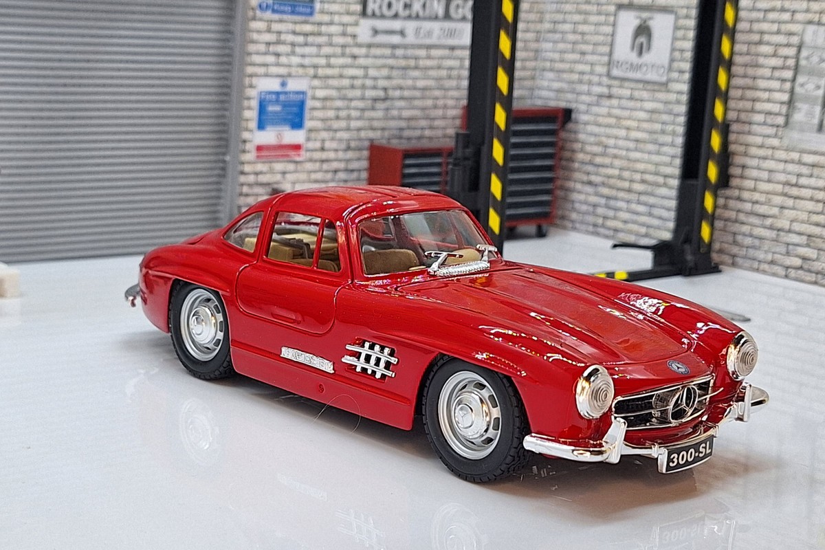 ベンツ300SL ガルウィング　1/24 Mercedes 300 SL Red 1:24 Scale Car Gullwing | eBay