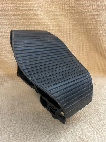 Set x 8 Yakima LandShark Saddles Kayak Roof Rack + SNAR Mounts Mako HullyRollers - Picture 8 of 13