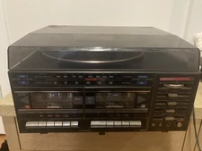 SounDesign AM FM Radio Turntable And Duel Cassette 6822 Vintage Retro