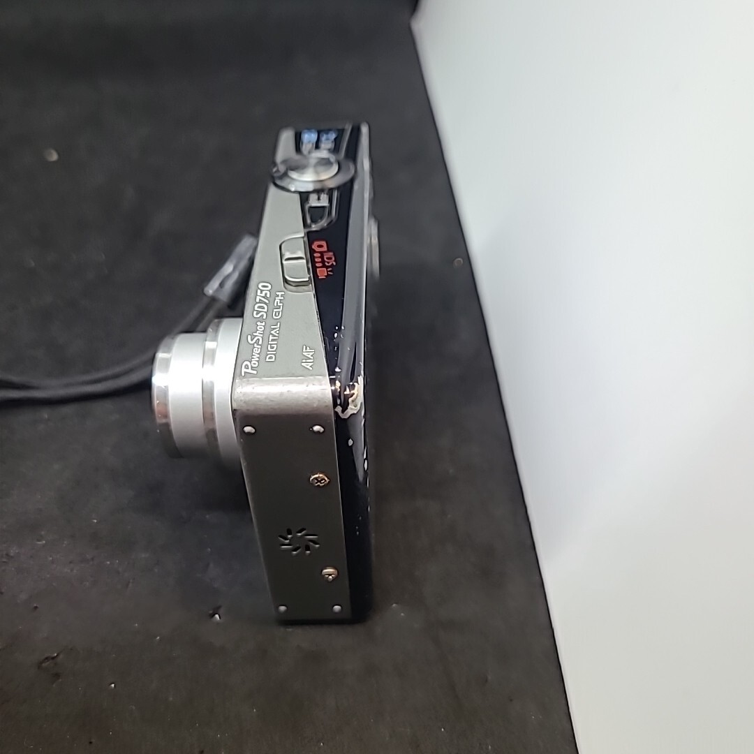 Canon PowerShot SD750 Digital ELPH 7.1 MP Camera Silver - NO FLASH