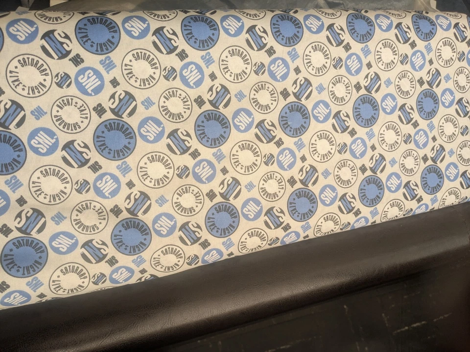 Tela de algodón 7 yardas SNL Saturday Night Live azul, gris claro, blanco, negro nueva Foto 2 de 4