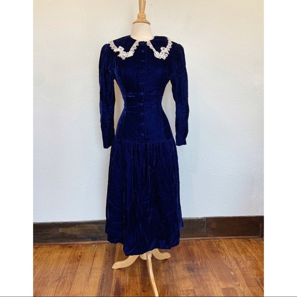 Vintage 70’s Gunne Sax Size 11 Blue Velvet Victorian Long Sleeve Lace Dress